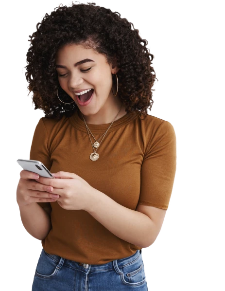 imagem de uma mulher no celular