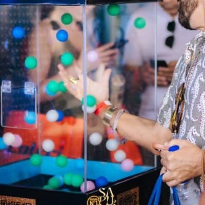 Cabine de vento bolinhas em evento - detalhe 2 | Grua Events